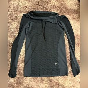 Women’s Under Armour Cowl Neck Athletic Top Size XS